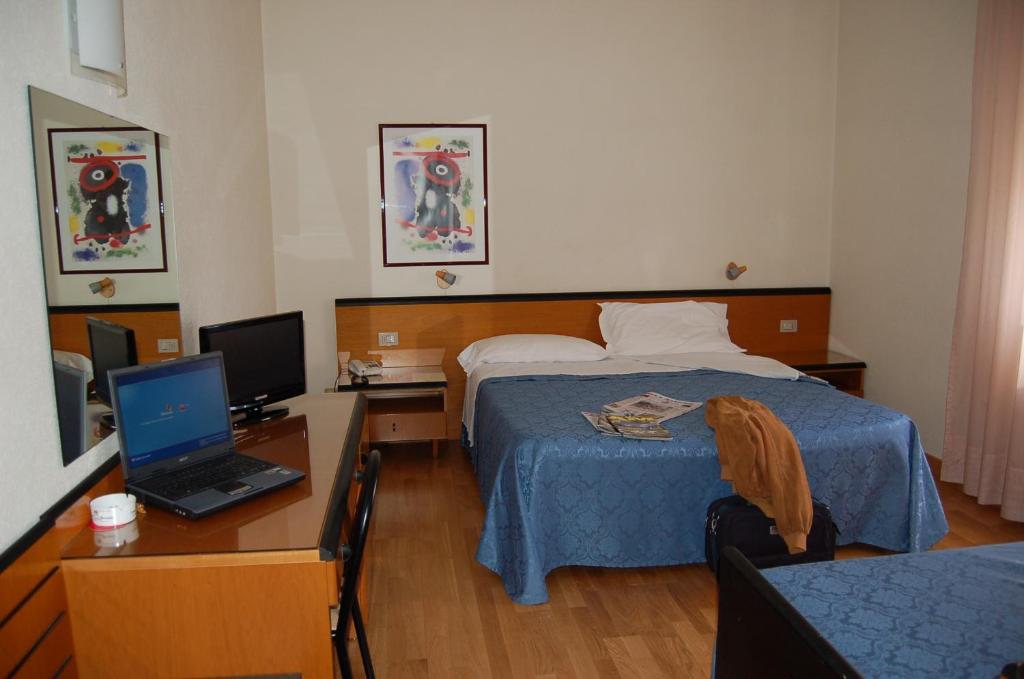 Postel nebo postele na pokoji v ubytování Hotel Nuova Grosseto