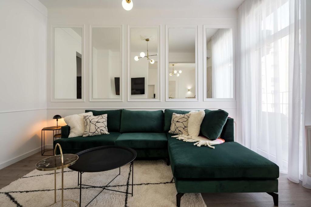 Χώρος καθιστικού στο Contemporary Aparthotel 2-BR Flats Near Old Town, Quiet & Serene