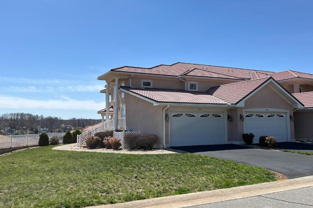 a house with two garage doors in a yard at Siesta Sunset Retreat in Moneta