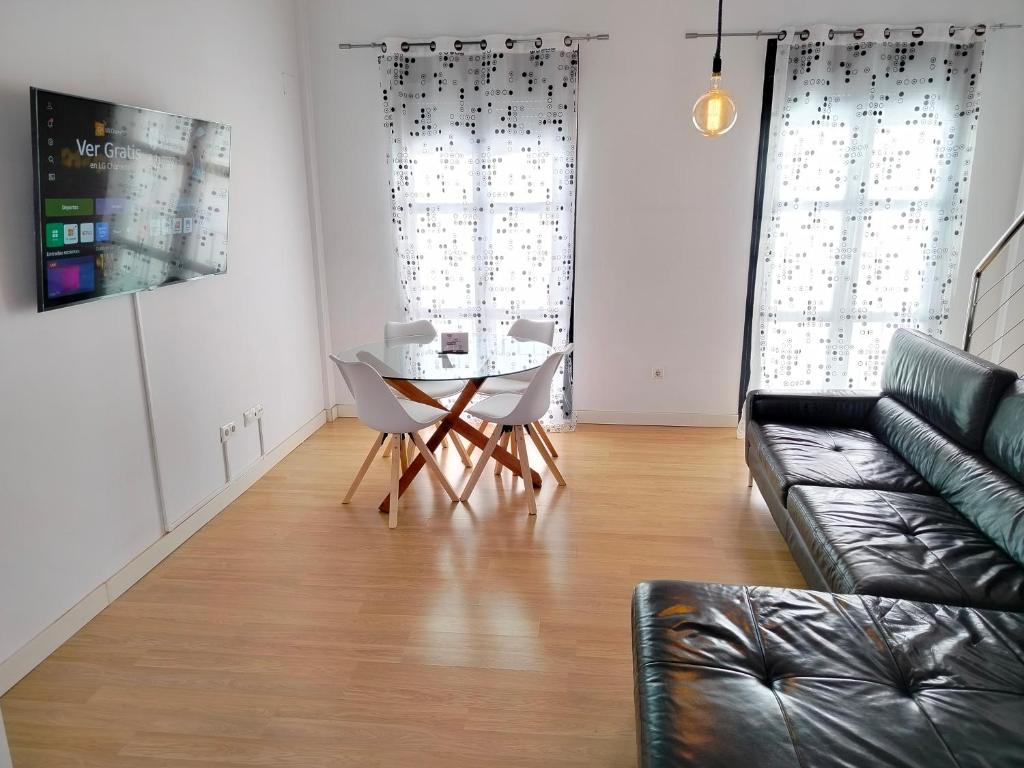 A seating area at Apartamentos Centro Cordoba by MiRa