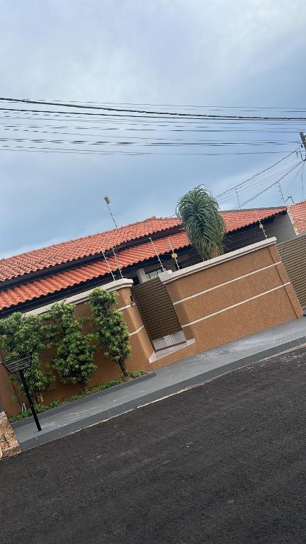 a building with a palm tree on the side of it at Sinta-se em Casa in Cornélio Procópio