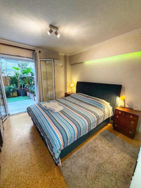 Posteľ alebo postele v izbe v ubytovaní Modern Apartment in The Heart of Athens Near Acropolis