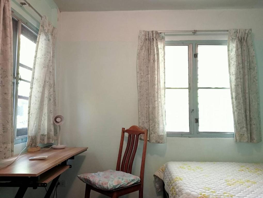 Young and Beautiful - Single Room With Park View
