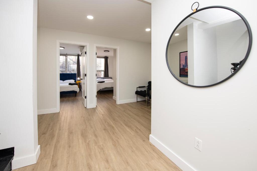 Fotografie z fotogalerie ubytování Sophisticated 4 Bedroom Duplex in the Heart of Midtown v destinaci New York