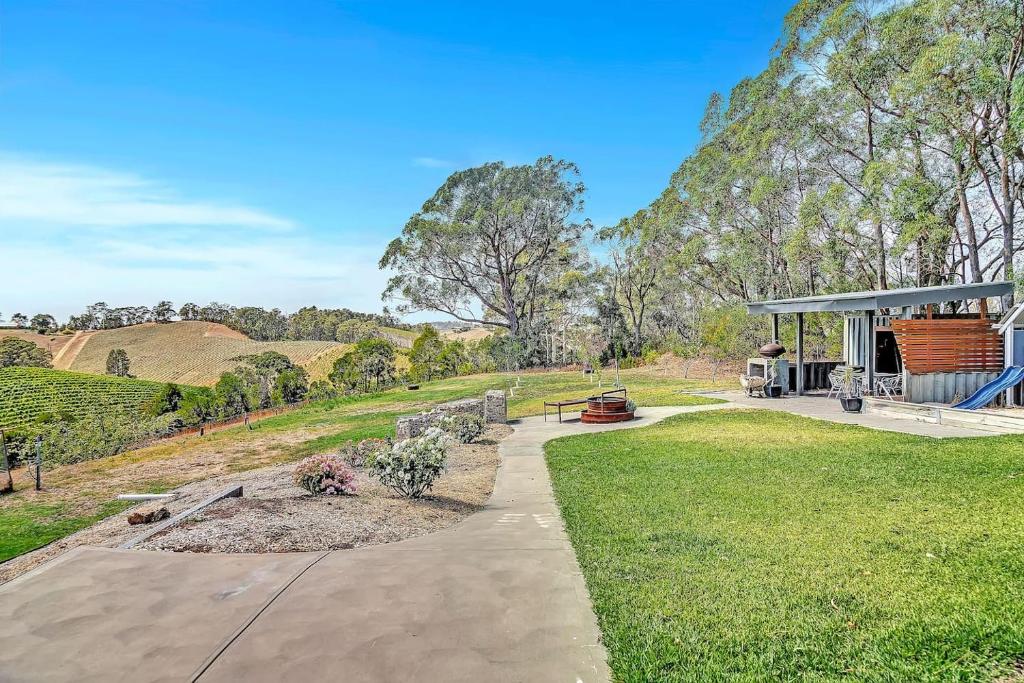 Vinea Vista - Hillside Homestead amid Rural Beauty