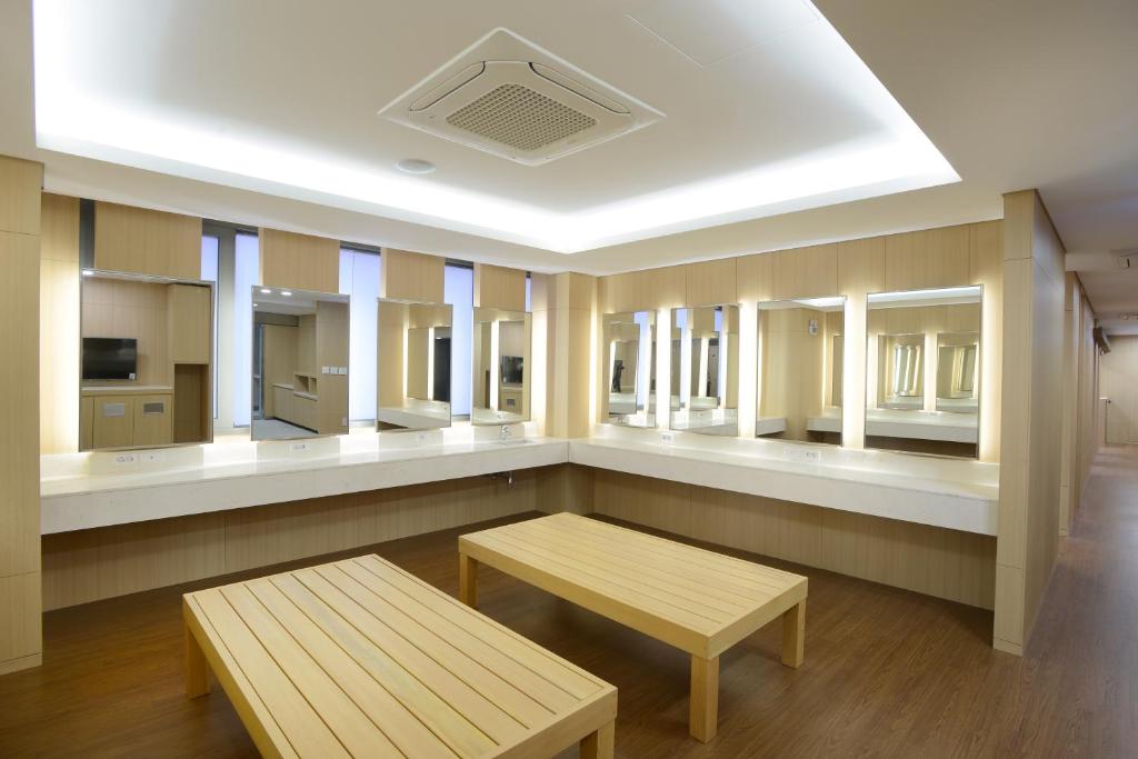 Kuchyň nebo kuchyňský kout v ubytování Astar Hotel