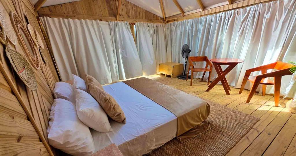 Postel nebo postele na pokoji v ubytování Glamping EcoLodge Cueva De Las Aguilas