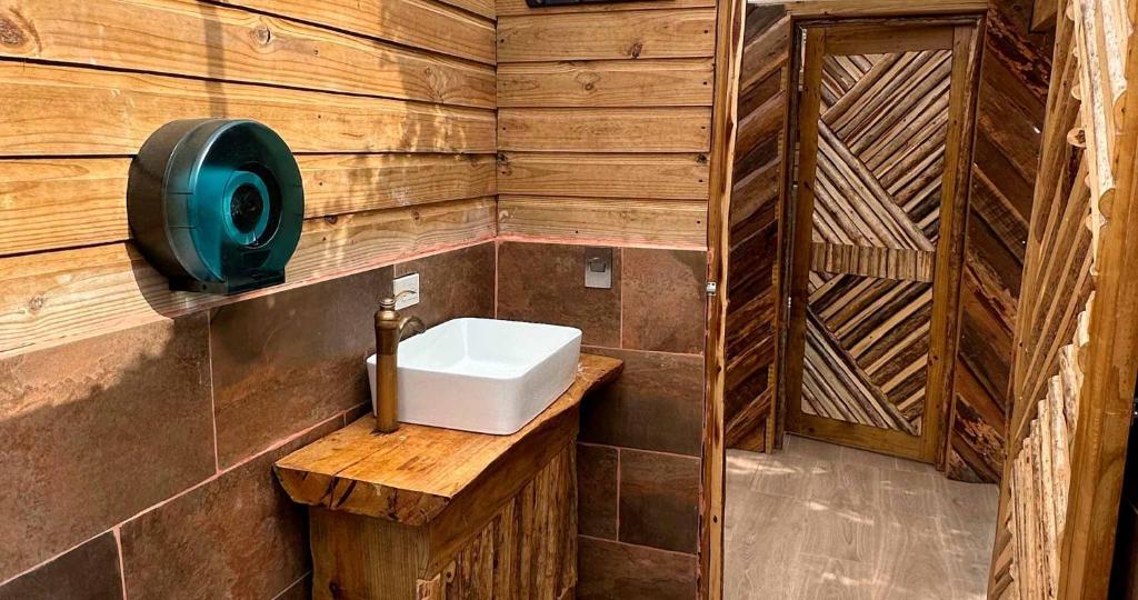 Koupelna v ubytování Glamping EcoLodge Cueva De Las Aguilas