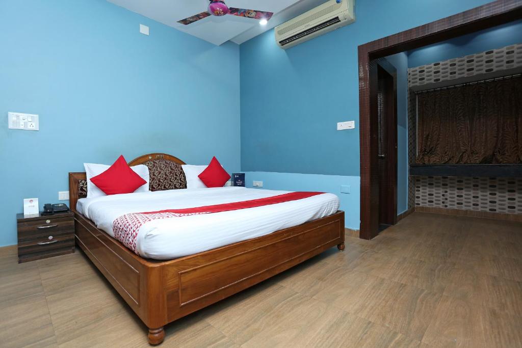 Postel nebo postele na pokoji v ubytování Hotel O Kalinga Regency