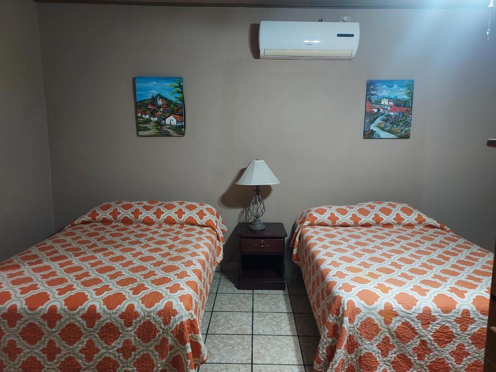 Postel nebo postele na pokoji v ubytování Hotel La Escalinata