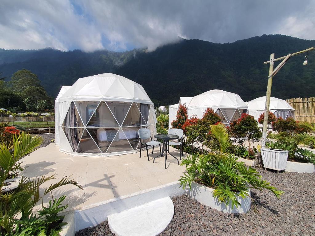 Nespecifikovaný výhled na hory nebo výhled na hory při pohledu z luxury tent