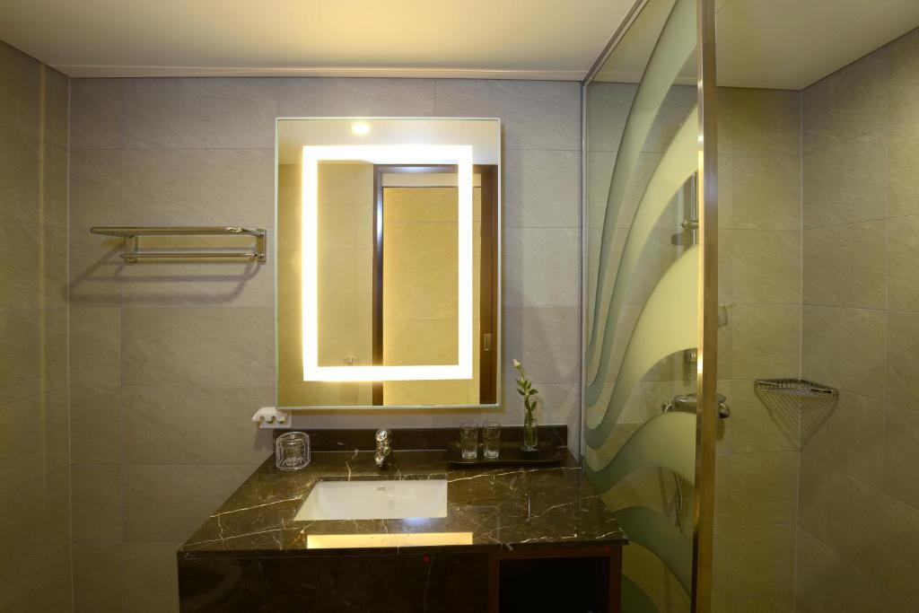 Koupelna v ubytování Astar Hotel