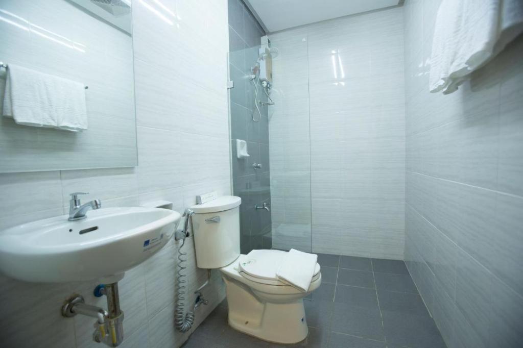 Koupelna v ubytování The Lanang Suites
