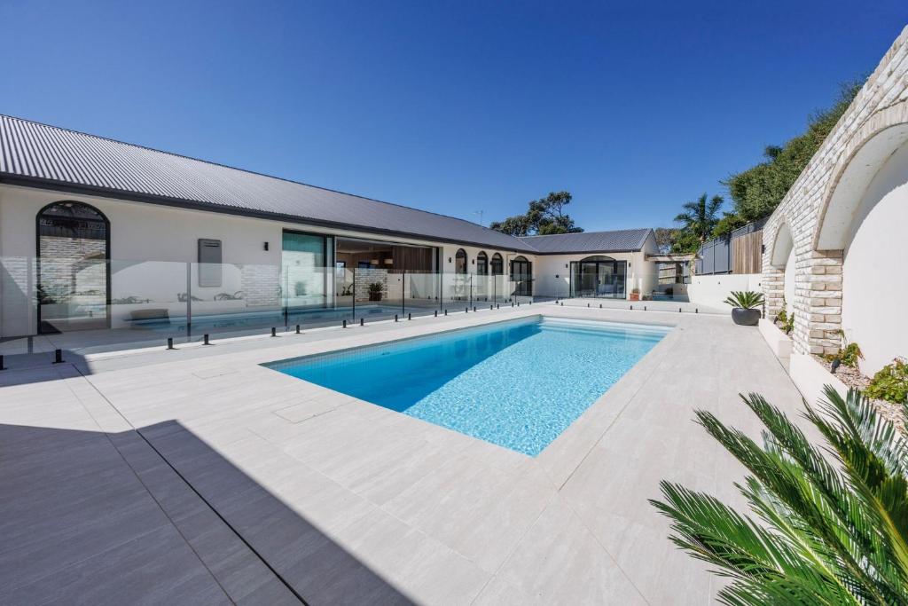 Πισίνα στο ή κοντά στο Querida Villa