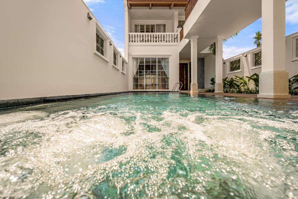 Bazén v ubytování Spring Breeze Hotel Hoi An nebo v jeho okolí