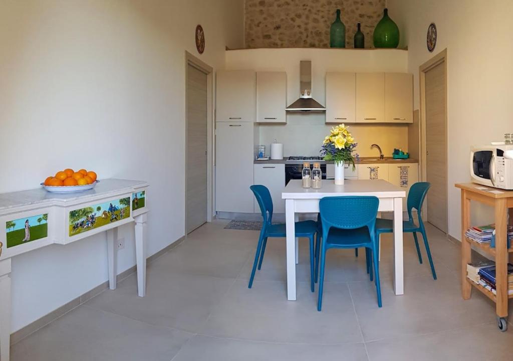 Kuchyňa alebo kuchynka v ubytovaní Casa Vacanze Brezza di Gaffe