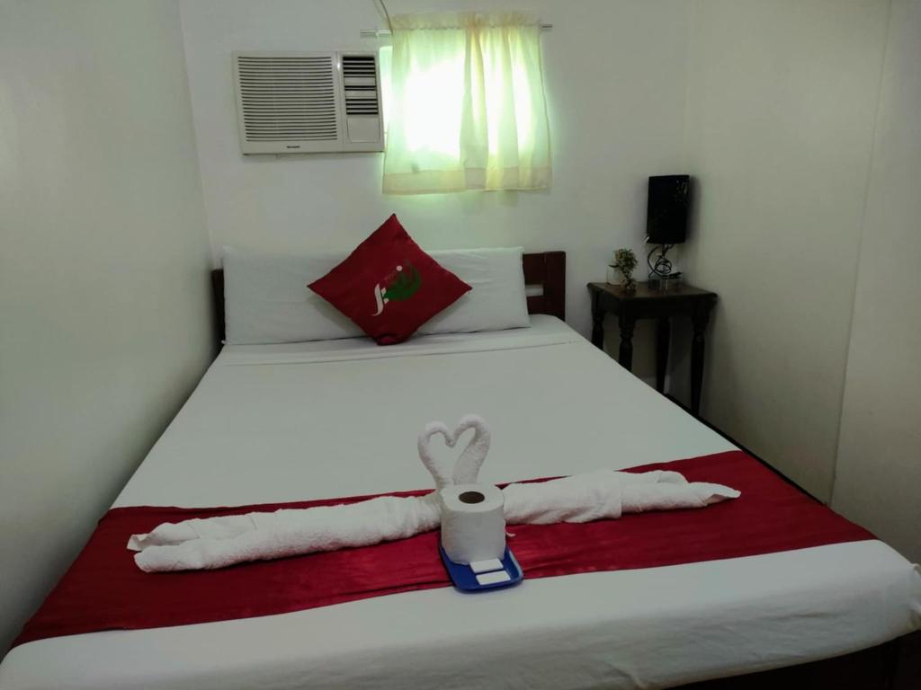 Postel nebo postele na pokoji v ubytování Axis Pension Hotel