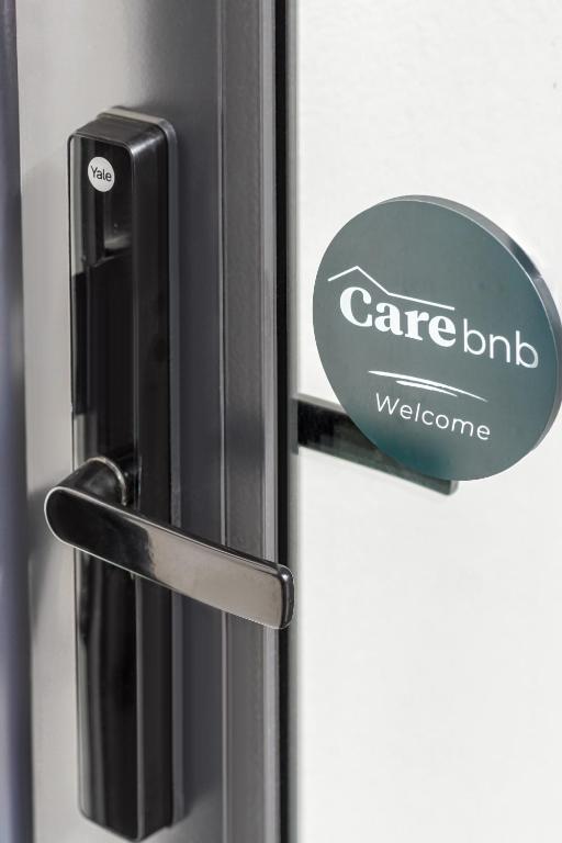 City-Fringe Gem Chic Studio in Prime Location - Resim 10