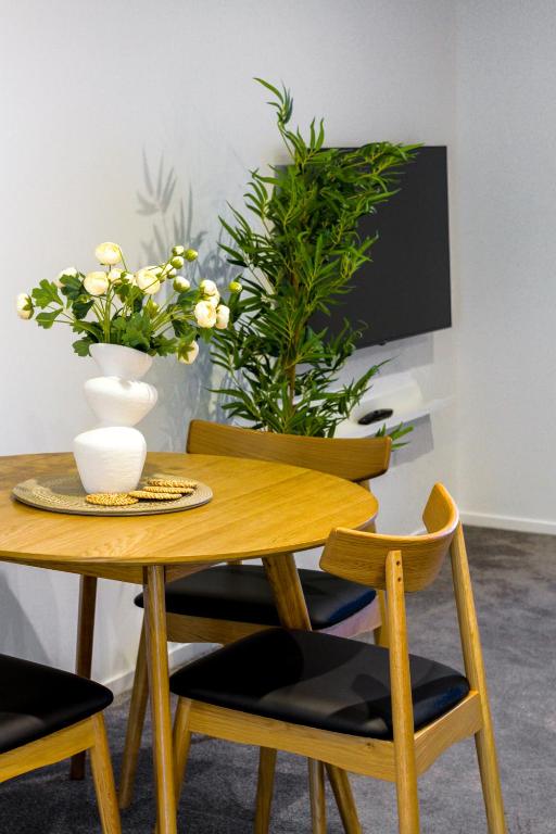 City-Fringe Gem Chic Studio in Prime Location - Resim 11