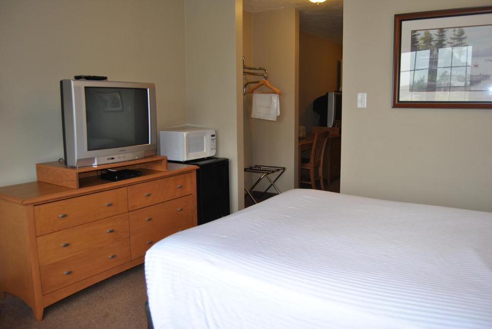 TV a/nebo společenská místnost v ubytování Auberge Bouctouche Inn & Suites