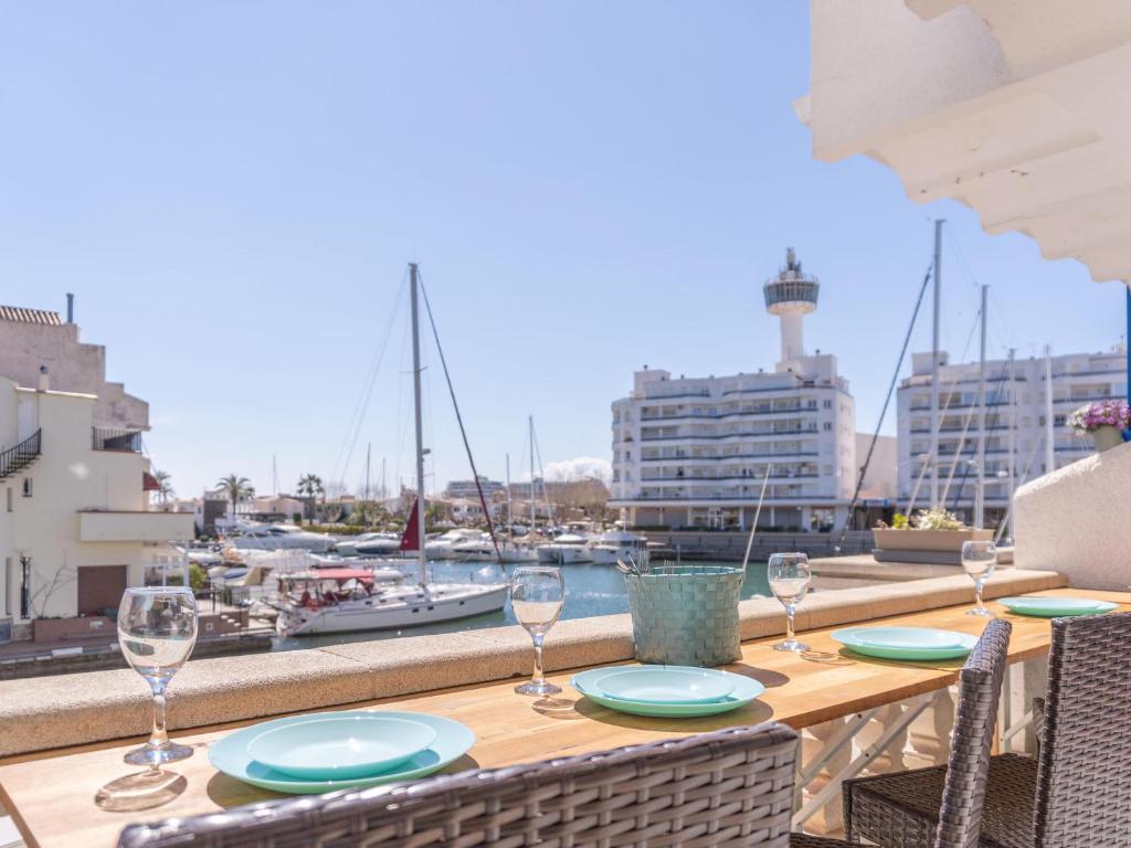 Apartamento con vista al canal Caballito Goertz.