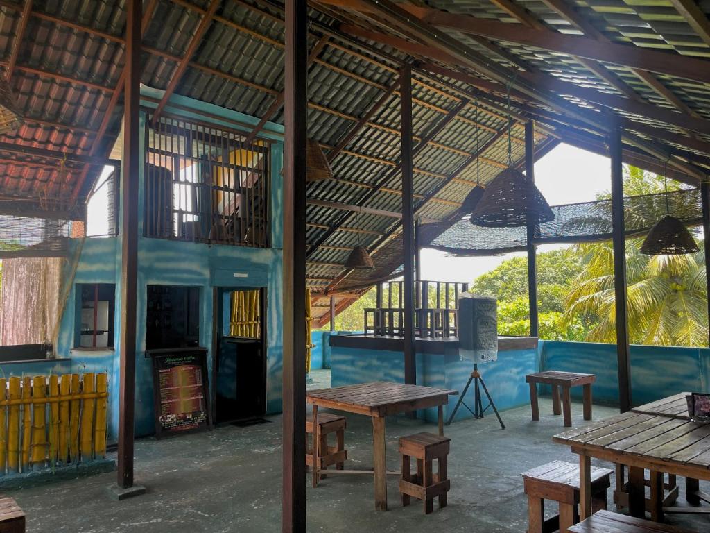Restaurace v ubytování Curly Hostel Negombo