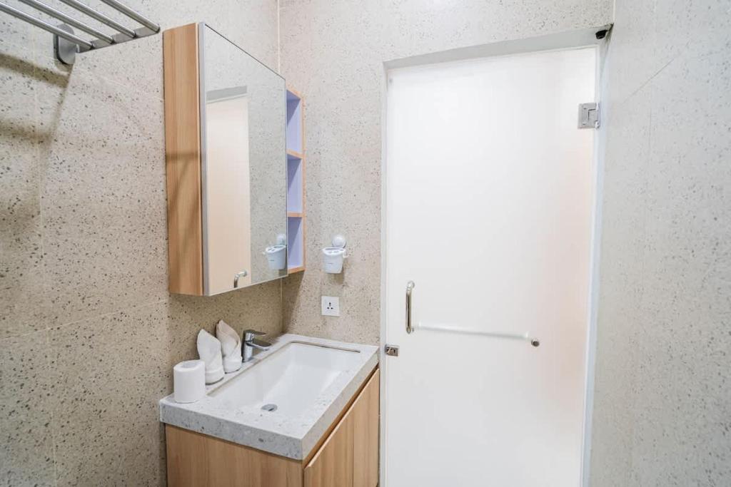 Alyxia 1 Bedroom Apartment in Central Seminyak - 14