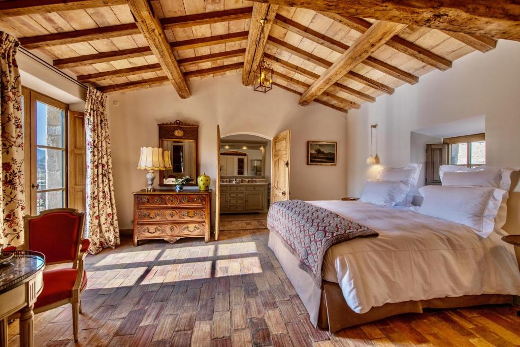 Postel nebo postele na pokoji v ubytování La Bastide