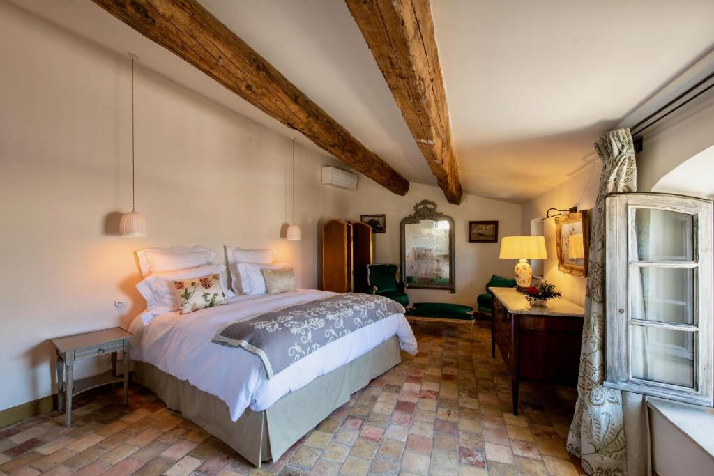 Postel nebo postele na pokoji v ubytování La Bastide