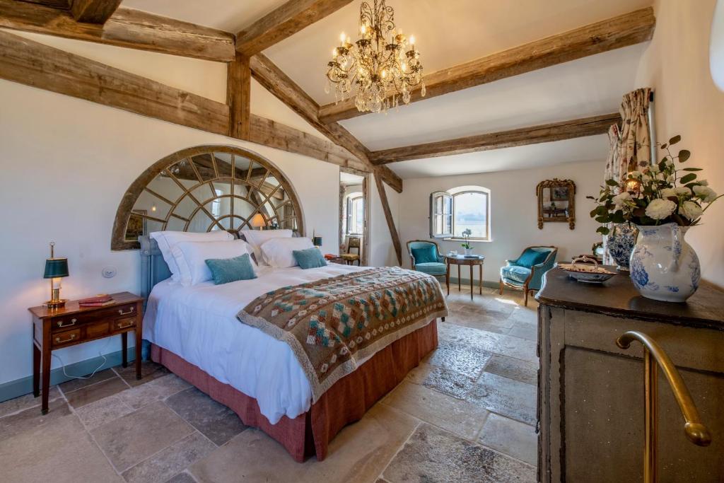 Postel nebo postele na pokoji v ubytování La Bastide