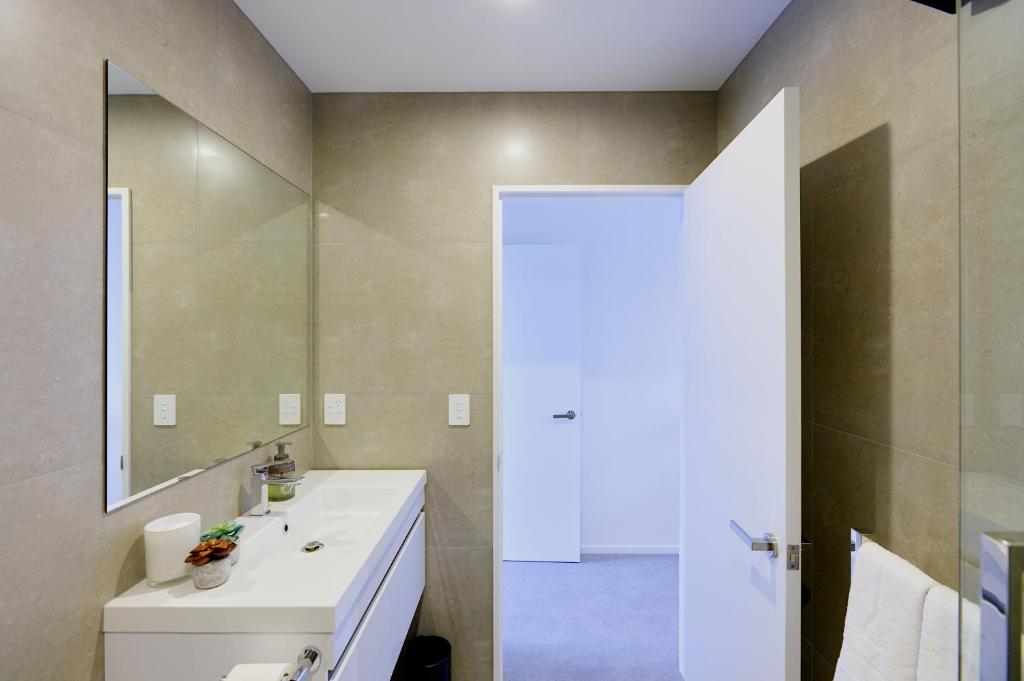 Modern Townhouse, Prime Location, Carpark - Resim 7