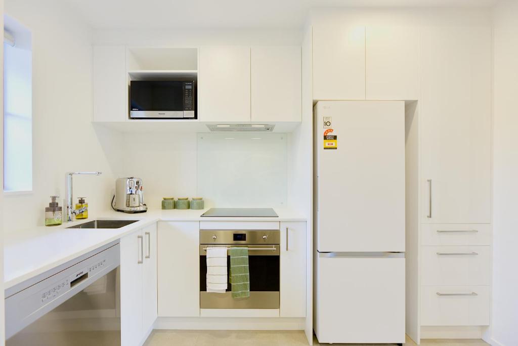 Modern Townhouse, Prime Location, Carpark - Resim 11