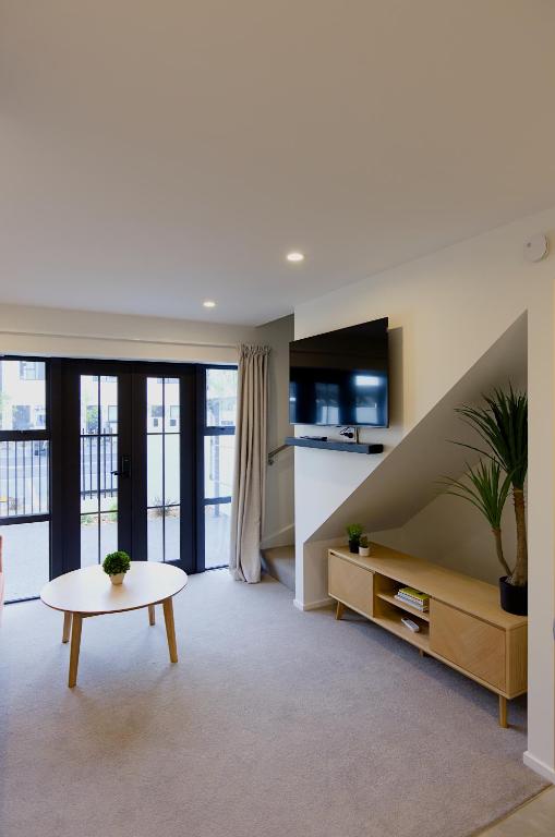 Modern Townhouse, Prime Location, Carpark - Resim 4