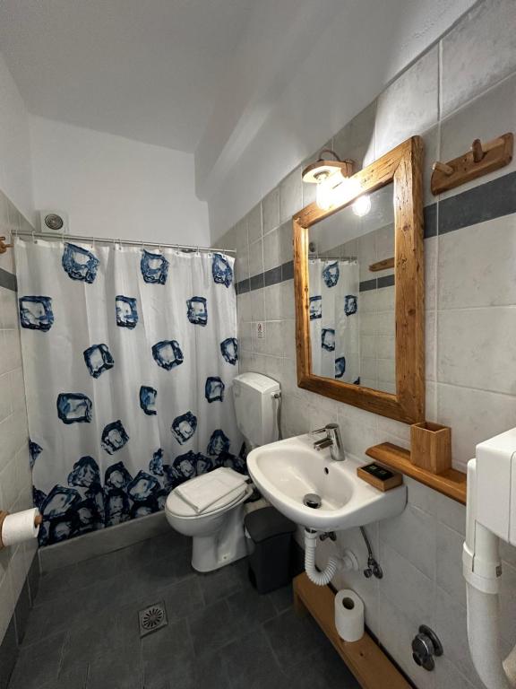 Koupelna v ubytování Hotel Livadia