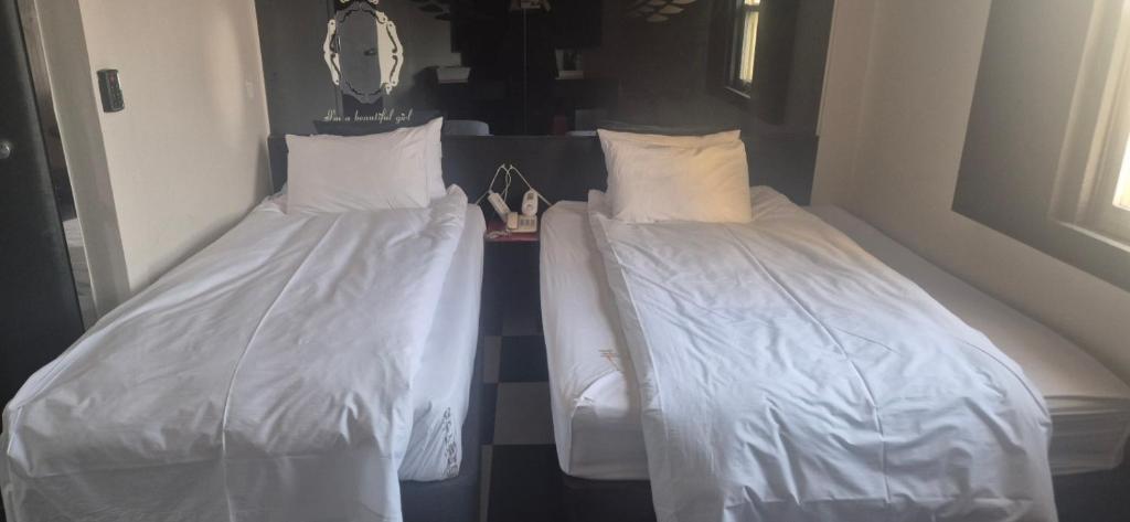 Postel nebo postele na pokoji v ubytování Yeoju Picnic Motel