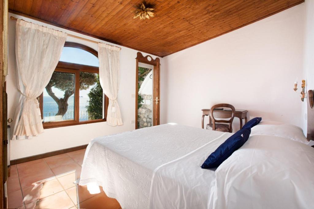 Postel nebo postele na pokoji v ubytování La Maliosa Positano