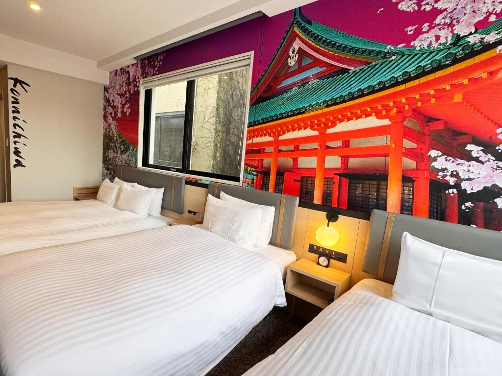 Postel nebo postele na pokoji v ubytování Travelodge Kyoto Shijo Omiya