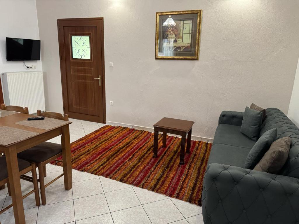 TV a/nebo společenská místnost v ubytování Zosimas House