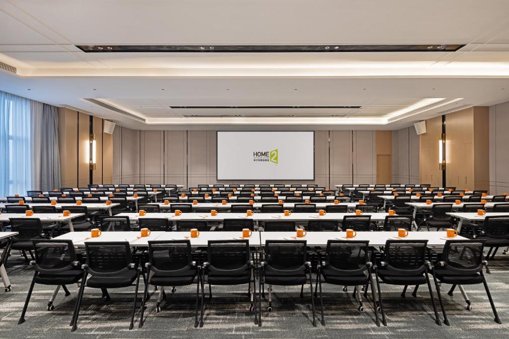 Konferenční prostory v ubytování Home2 Suite by Hilton Fuyang Taihe