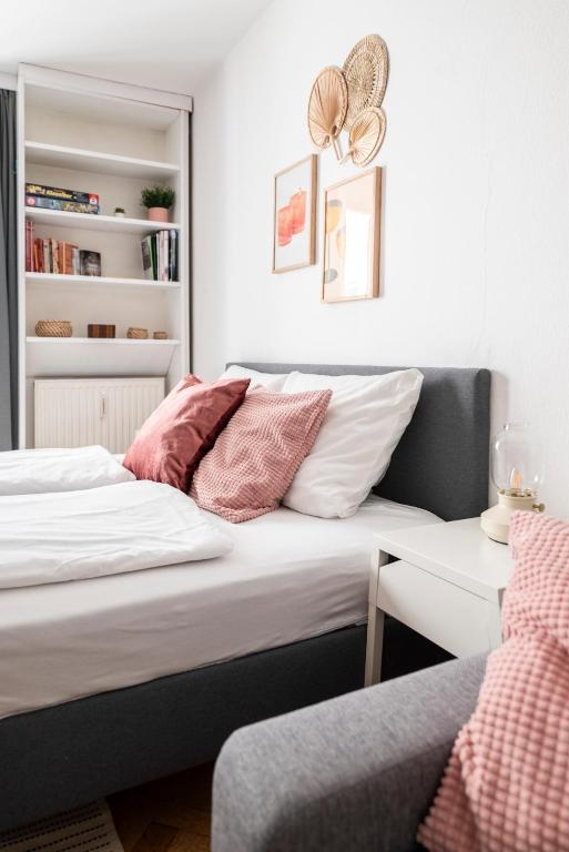 Posteľ alebo postele v izbe v ubytovaní 2 BR City Apartment in Neubau, 6 min to city center