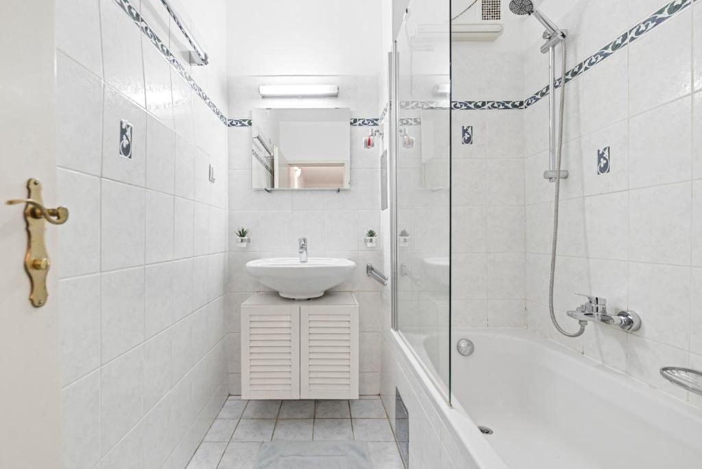 Kúpeľňa v ubytovaní 2 BR City Apartment in Neubau, 6 min to city center