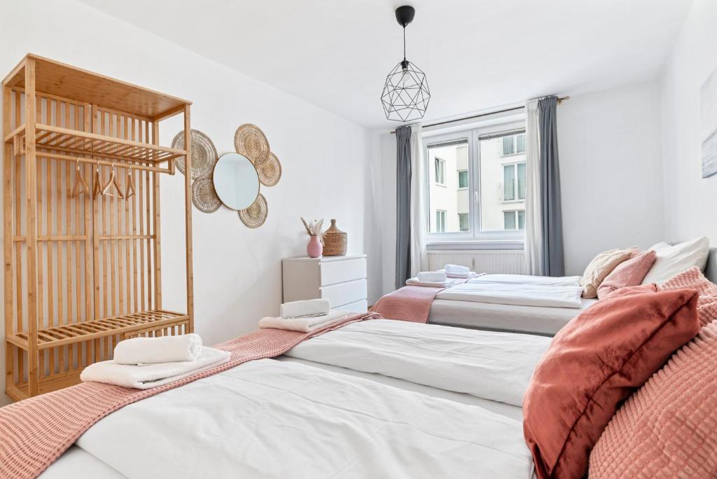 Posteľ alebo postele v izbe v ubytovaní 2 BR City Apartment in Neubau, 6 min to city center