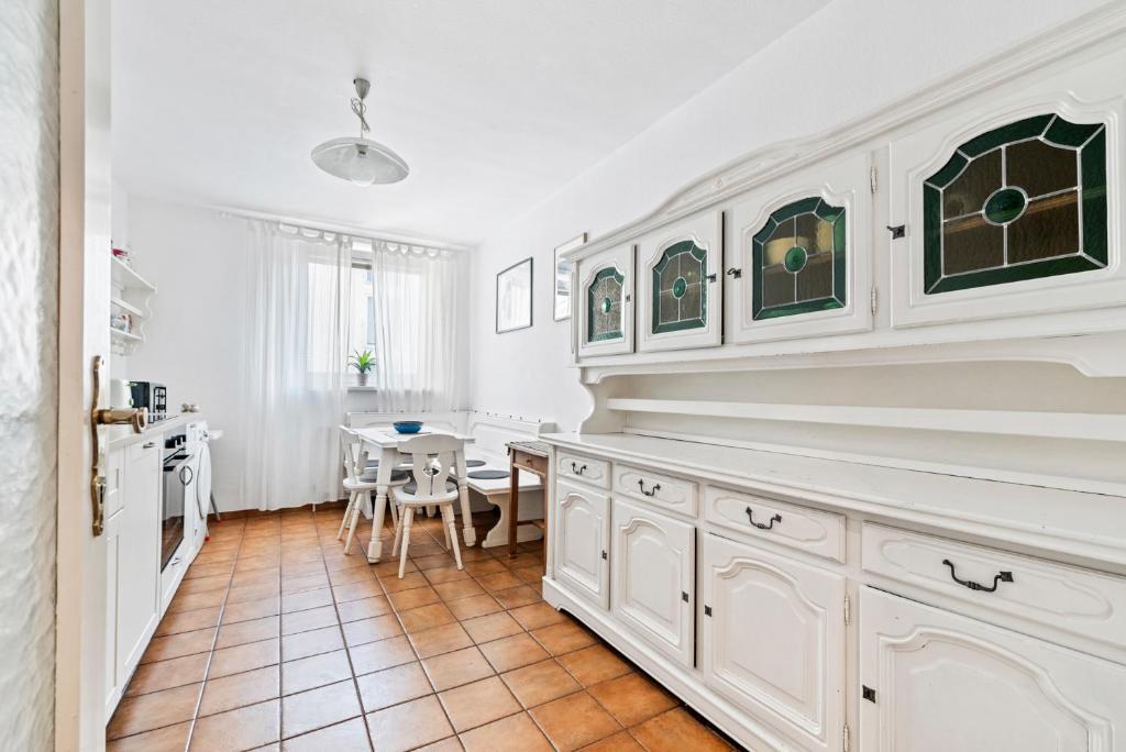 Kuchyňa alebo kuchynka v ubytovaní 2 BR City Apartment in Neubau, 6 min to city center