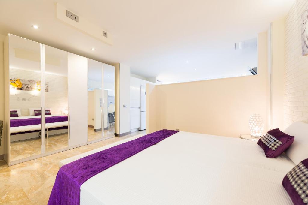 Postel nebo postele na pokoji v ubytování Suites Garden Loft Picasso