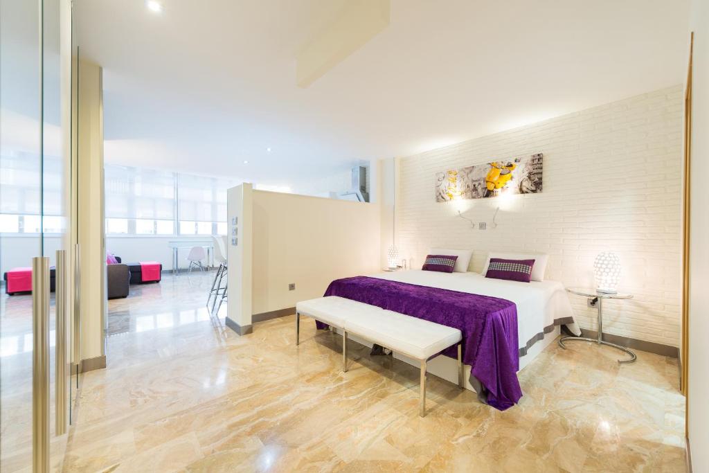 Postel nebo postele na pokoji v ubytování Suites Garden Loft Picasso