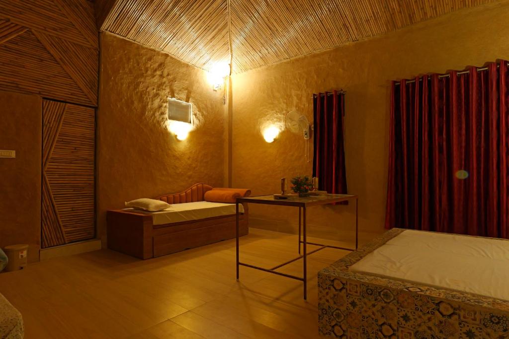 Postel nebo postele na pokoji v ubytování Sai Veda Wellness By Atya Hotels