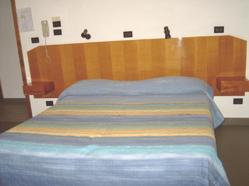 Postel nebo postele na pokoji v ubytování Albergo Tirolo