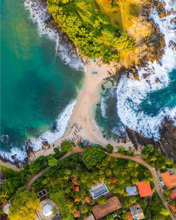 an overhead view of a beach and the ocean at Isolabella Ayurveda Hotel Hiriketiya in Nilwella