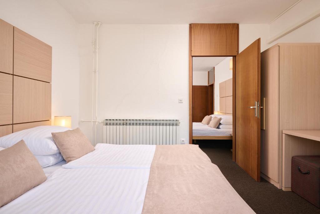 Postel nebo postele na pokoji v ubytování Magal Maradiso Hotel by Aminess