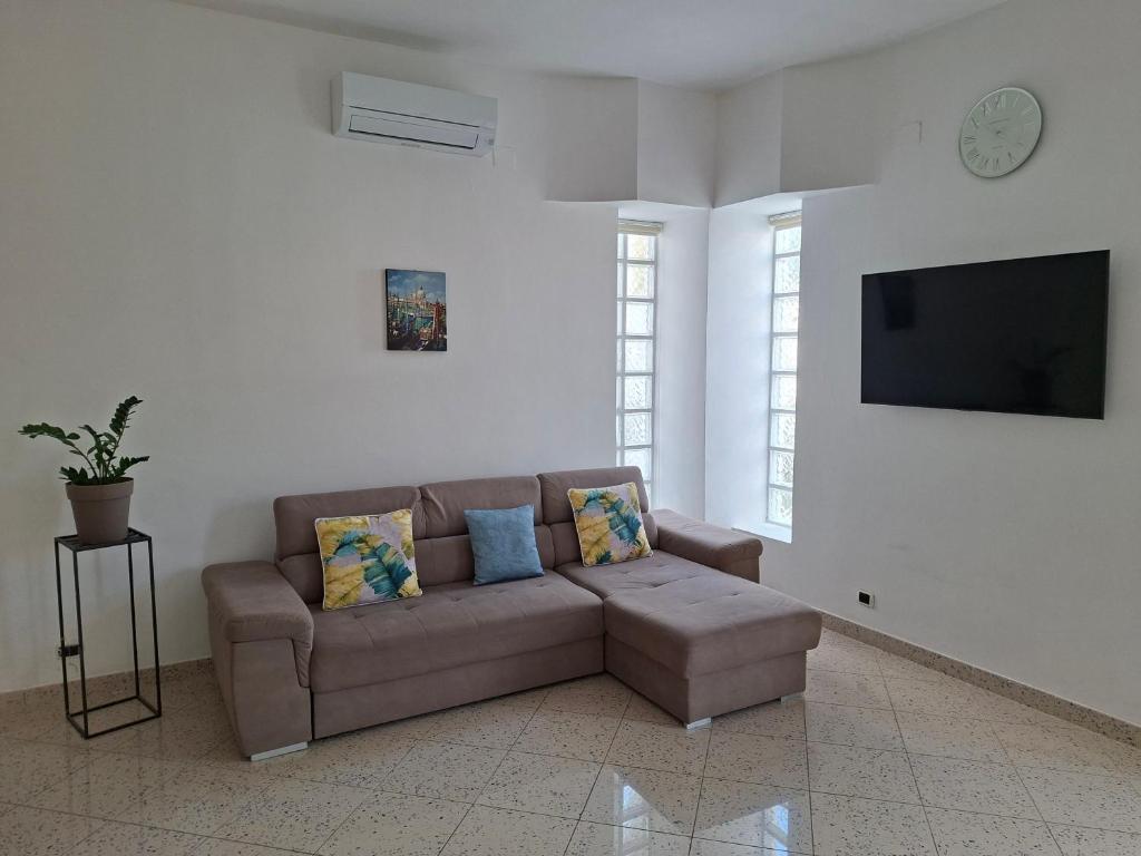 TV a/nebo společenská místnost v ubytování EmyFrancesco house